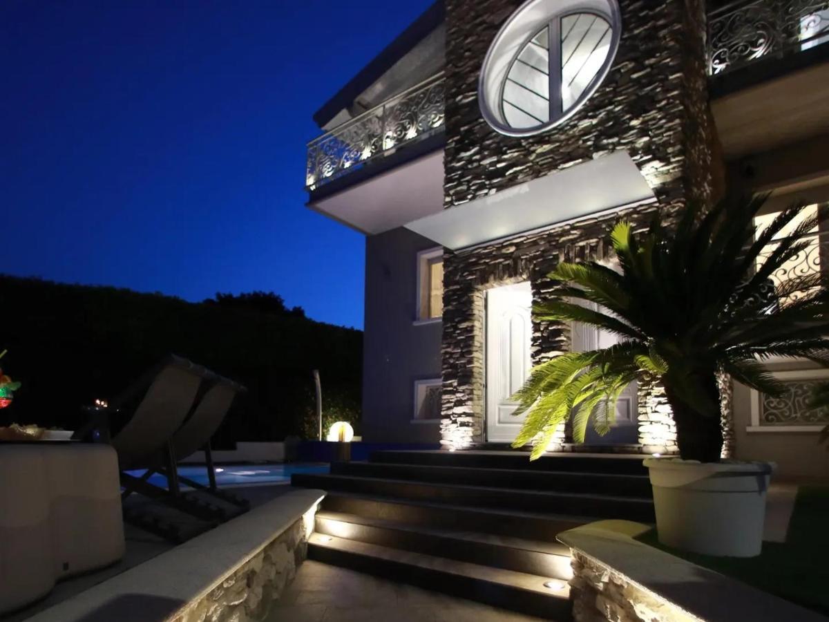 B&B Bellavista Exclusive In Zona Centrale Con Piscina Riscaldata E Jacuzzi Vista Lago 代森扎诺-德尔加达 外观 照片