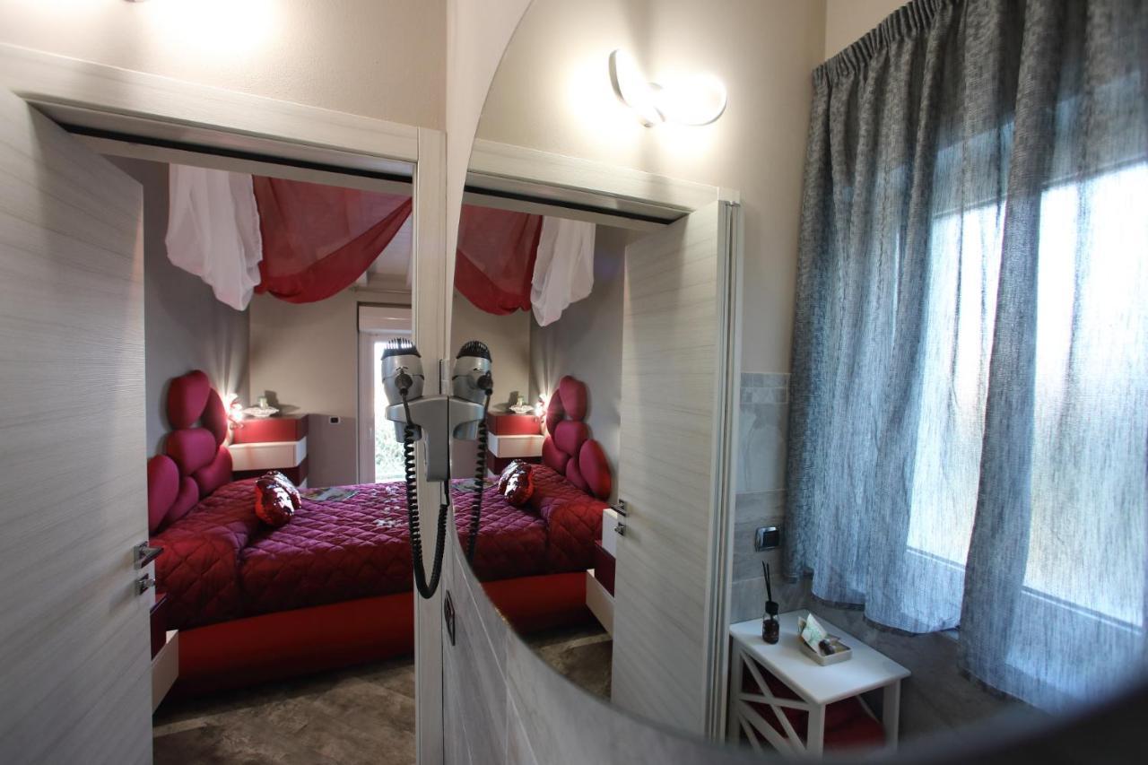 B&B Bellavista Exclusive In Zona Centrale Con Piscina Riscaldata E Jacuzzi Vista Lago 代森扎诺-德尔加达 外观 照片