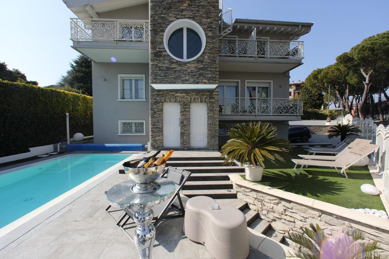 B&B Bellavista Exclusive In Zona Centrale Con Piscina Riscaldata E Jacuzzi Vista Lago 代森扎诺-德尔加达 外观 照片